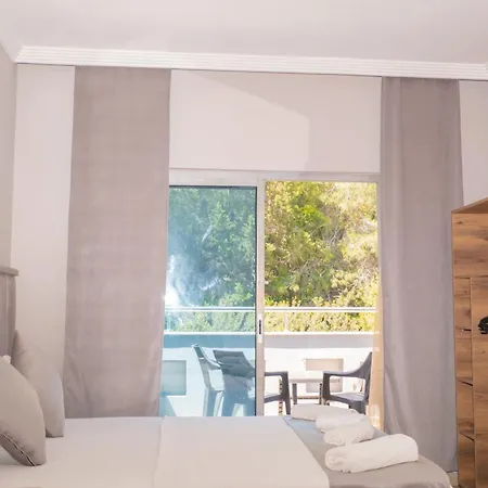 Ξενοδοχείο Infinity 3*